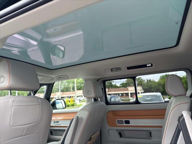 Photo of 2025 Mahi Green Volkswagen ID. Buzz