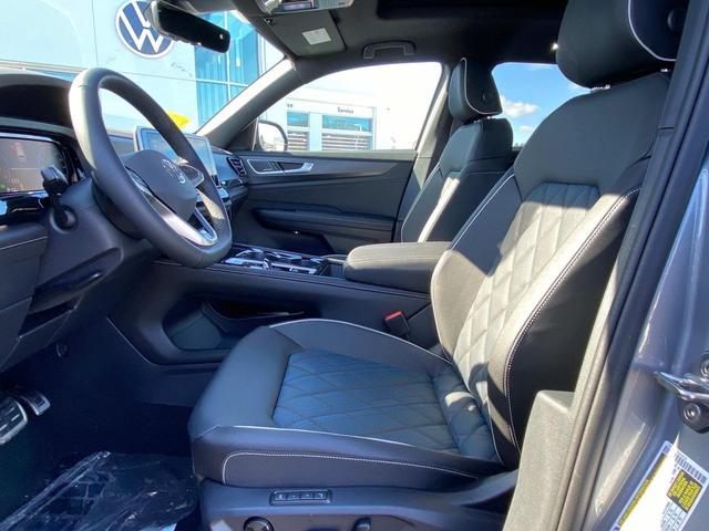 Photo of 2025 Silver Mist Metallic Volkswagen Atlas Cross Sport