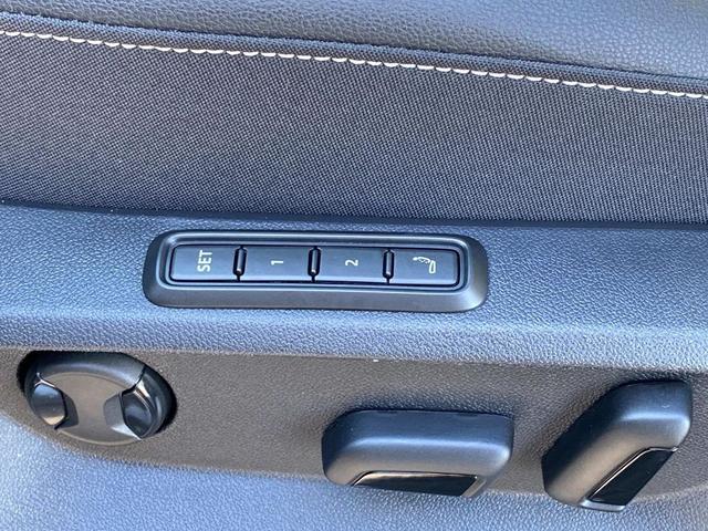 Photo of 2025 Silver Mist Metallic Volkswagen Atlas Cross Sport