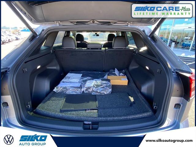 Photo of 2025 Silver Mist Metallic Volkswagen Atlas Cross Sport