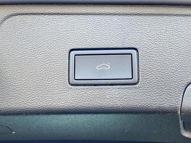 Photo of 2025 Silver Mist Metallic Volkswagen Atlas Cross Sport