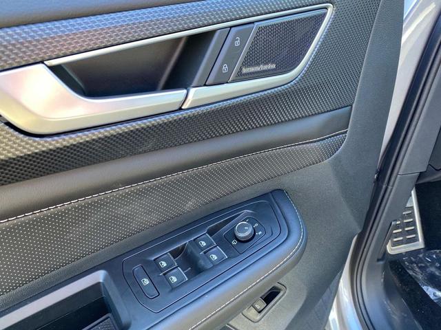 Photo of 2025 Silver Mist Metallic Volkswagen Atlas Cross Sport