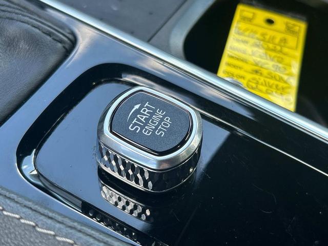 Photo of 2022 Bright Silver Metallic Volvo XC90