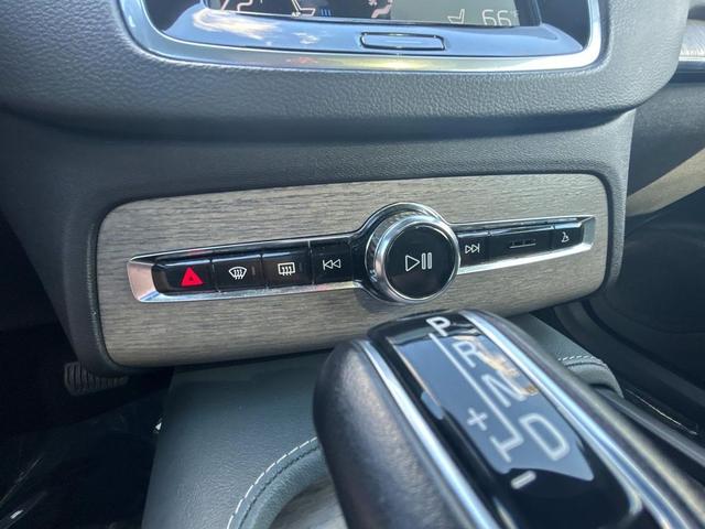 Photo of 2022 Bright Silver Metallic Volvo XC90