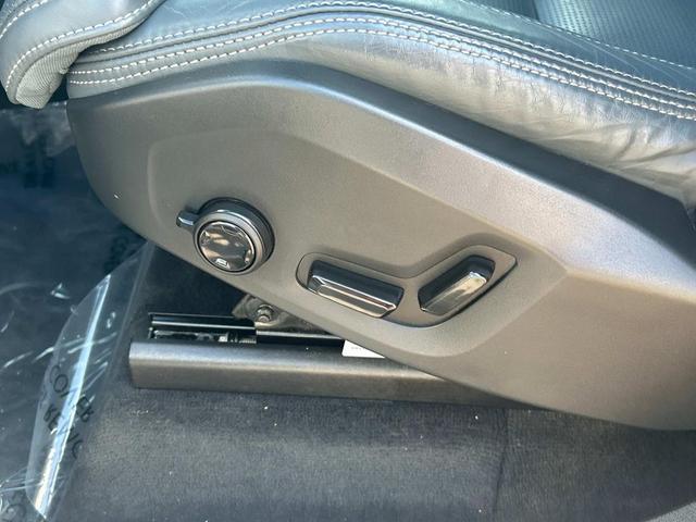 Photo of 2022 Bright Silver Metallic Volvo XC90