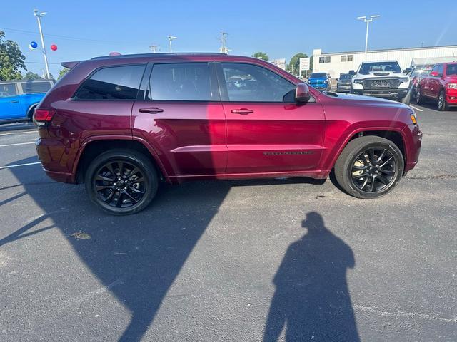Photo of 2019 Velvet Red Pearlcoat Jeep Grand Cherokee