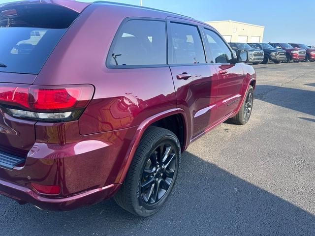 Photo of 2019 Velvet Red Pearlcoat Jeep Grand Cherokee