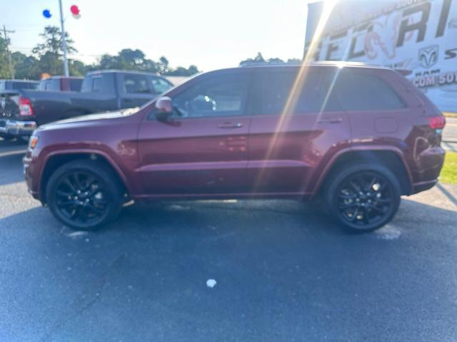 Photo of 2019 Velvet Red Pearlcoat Jeep Grand Cherokee