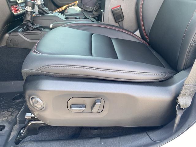 Photo of 2025 Bright White Clearcoat Jeep Gladiator