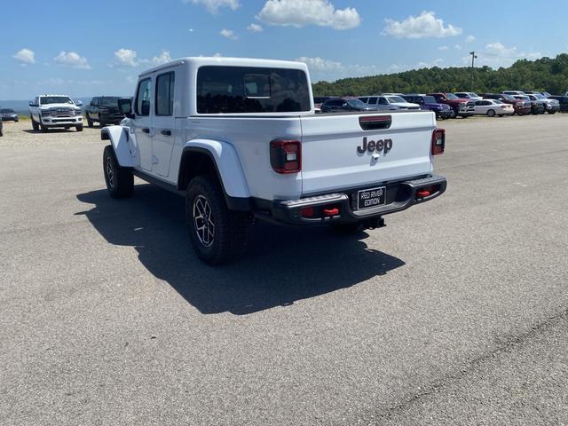 Photo of 2025 Bright White Clearcoat Jeep Gladiator