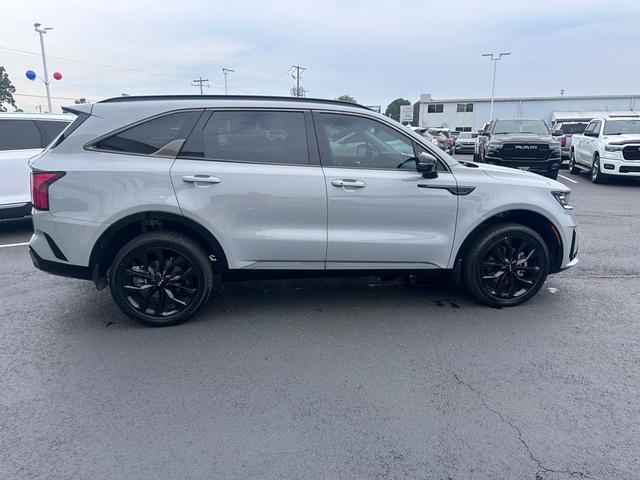 Photo of 2022 Wolf Gray Kia Sorento