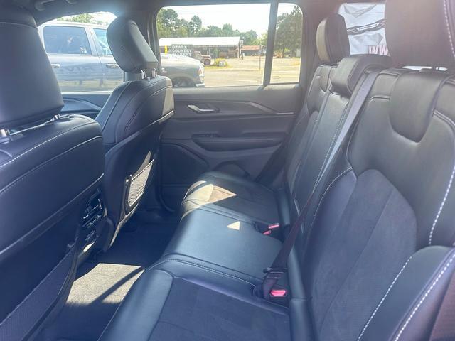 Photo of 2025 Silver Zynith Jeep Grand Cherokee
