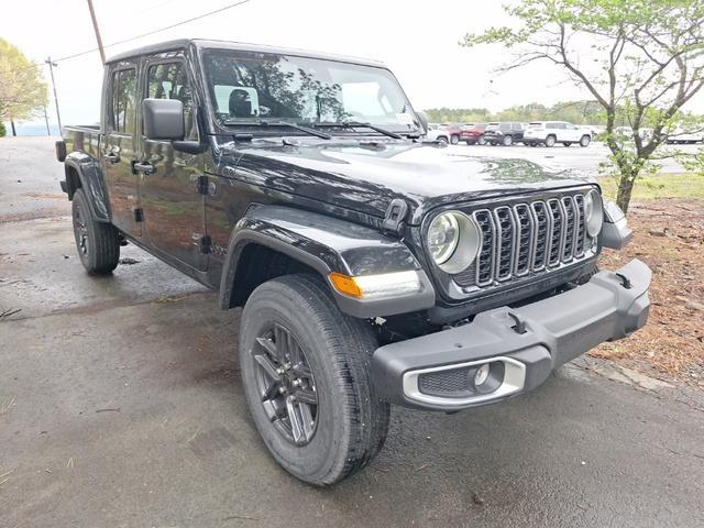 Photo of 2025 Black Clearcoat Jeep Gladiator