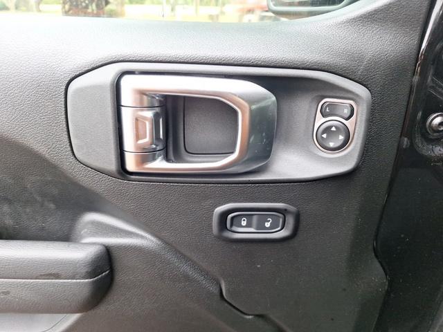 Photo of 2025 Black Clearcoat Jeep Gladiator
