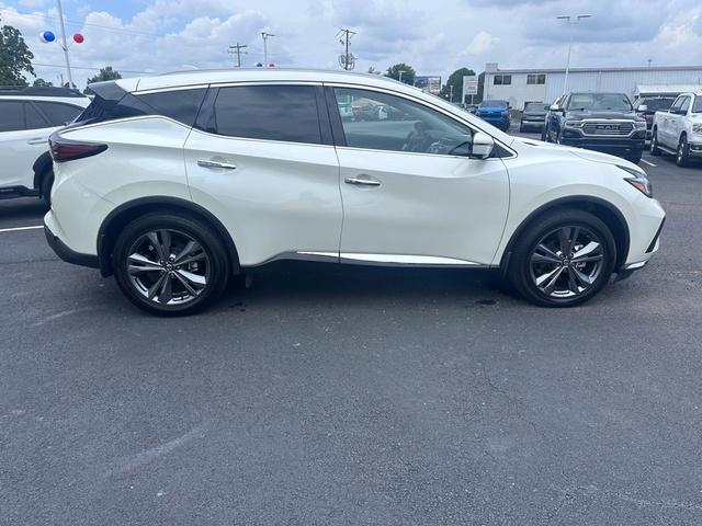 Photo of 2021 White Nissan Murano