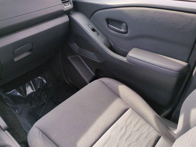 Photo of 2022 Glacier White Nissan Frontier