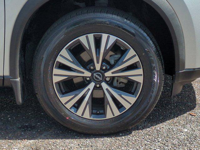 Photo of 2023 Brilliant Silver Metallic Nissan Rogue