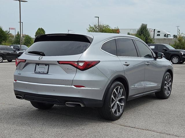 Photo of 2023 Lunar Silver Metallic Acura MDX