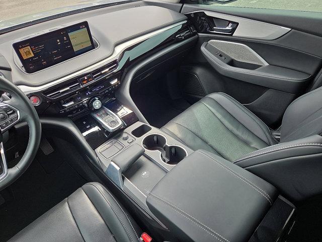 Photo of 2023 Lunar Silver Metallic Acura MDX