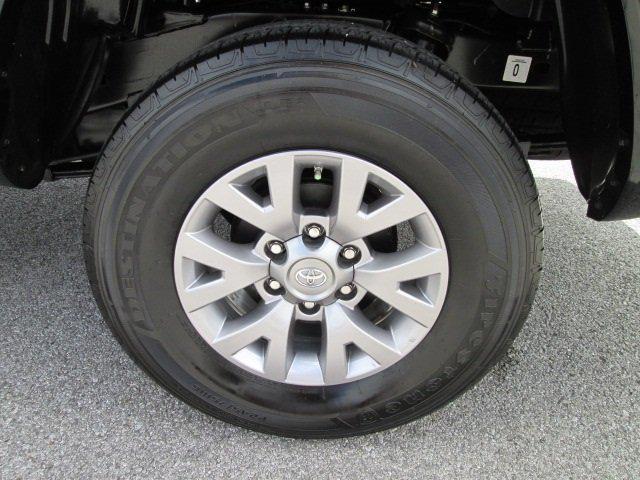 Photo of 2018 Midnight Black Metallic Toyota Tacoma