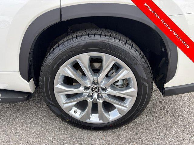 Photo of 2021 Blizzard Pearl Toyota Highlander