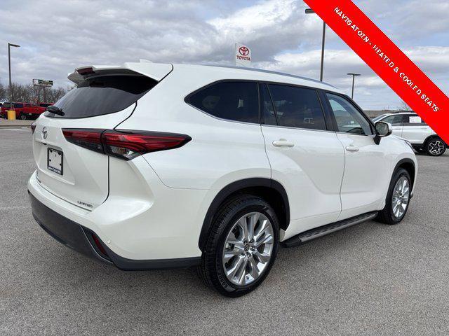 Photo of 2021 Blizzard Pearl Toyota Highlander
