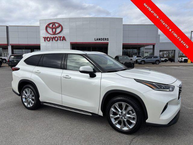 Photo of 2021 Blizzard Pearl Toyota Highlander