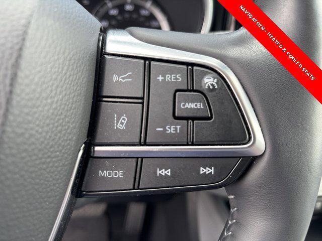 Photo of 2021 Blizzard Pearl Toyota Highlander