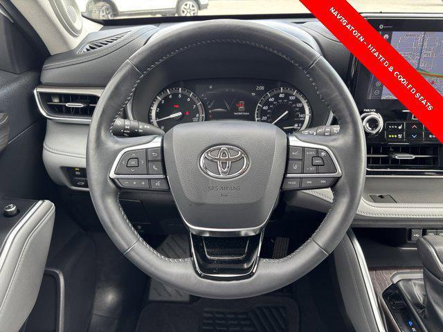 Photo of 2021 Blizzard Pearl Toyota Highlander