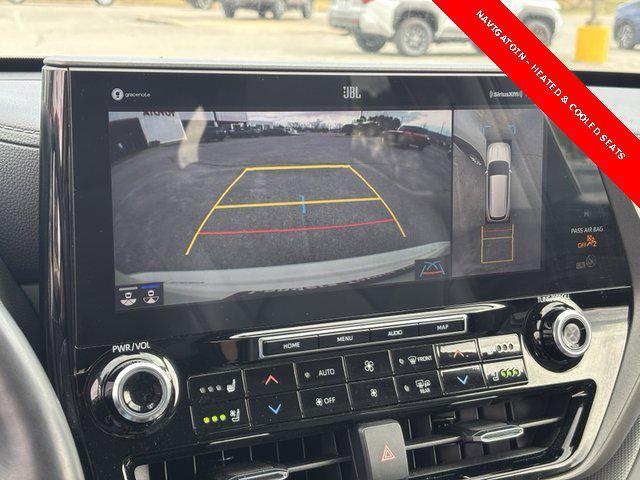 Photo of 2021 Blizzard Pearl Toyota Highlander