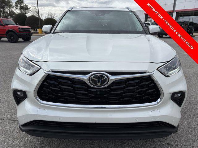 Photo of 2021 Blizzard Pearl Toyota Highlander