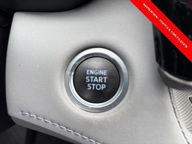 Photo of 2021 Blizzard Pearl Toyota Highlander