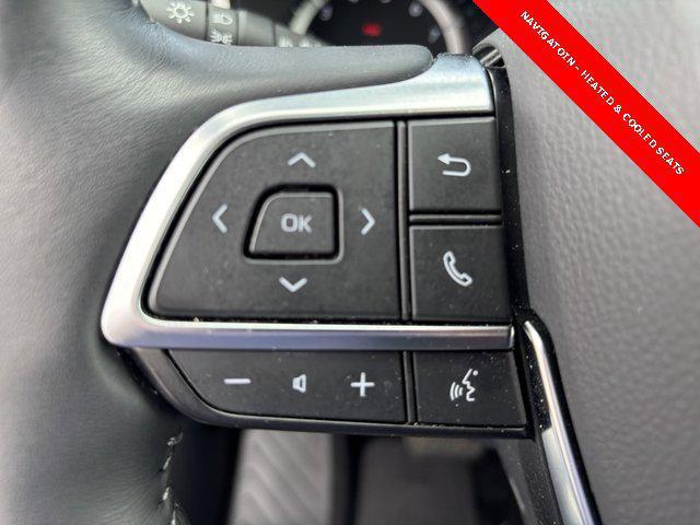 Photo of 2021 Blizzard Pearl Toyota Highlander