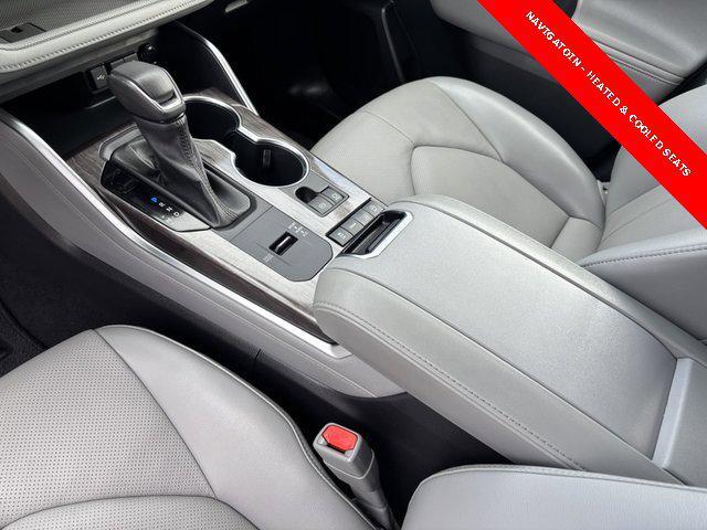Photo of 2021 Blizzard Pearl Toyota Highlander