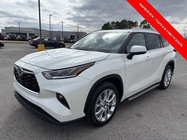Photo of 2021 Blizzard Pearl Toyota Highlander