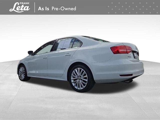Photo of 2015 White Volkswagen Jetta