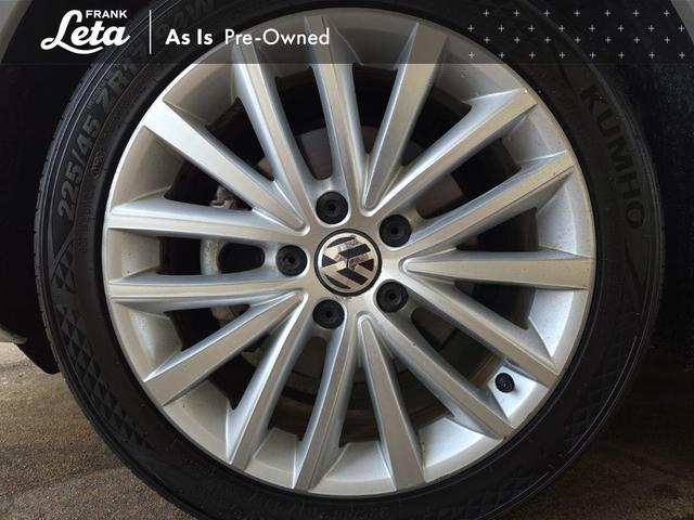 Photo of 2015 White Volkswagen Jetta