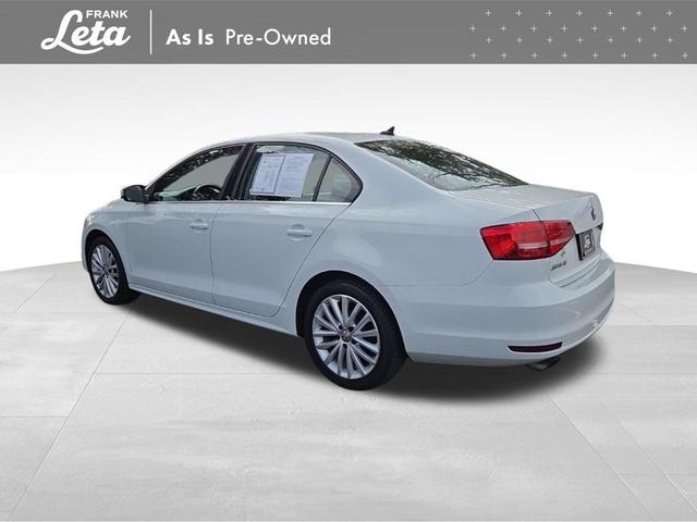 Photo of 2015 White Volkswagen Jetta