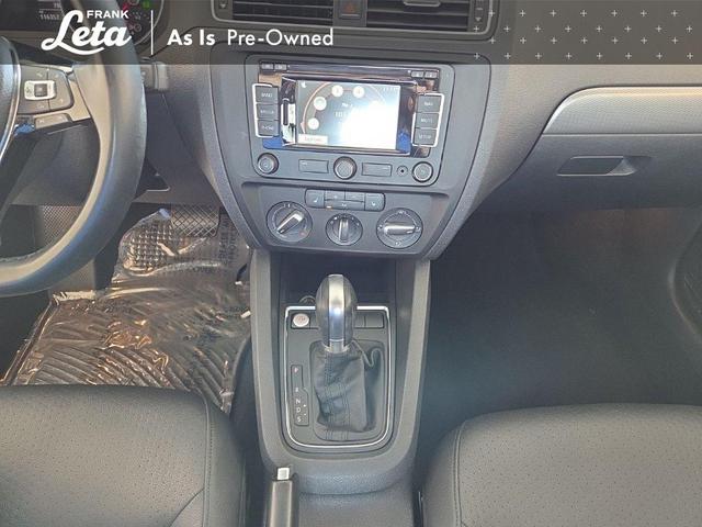 Photo of 2015 White Volkswagen Jetta