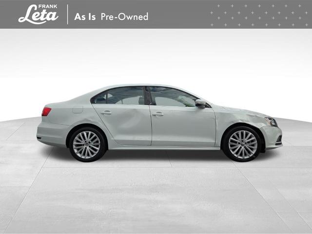 Photo of 2015 White Volkswagen Jetta