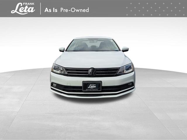 Photo of 2015 White Volkswagen Jetta