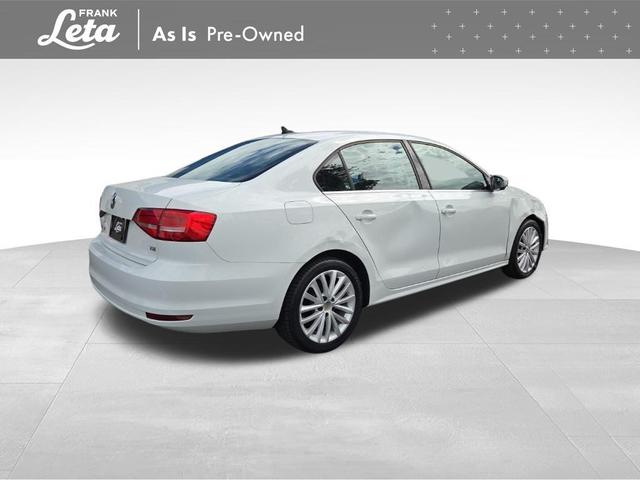 Photo of 2015 White Volkswagen Jetta