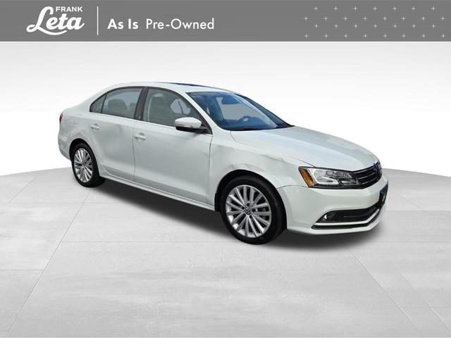 Photo of 2015 White Volkswagen Jetta
