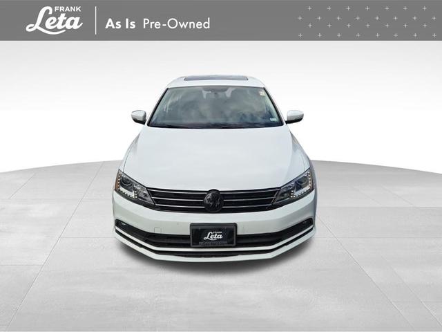 Photo of 2015 White Volkswagen Jetta