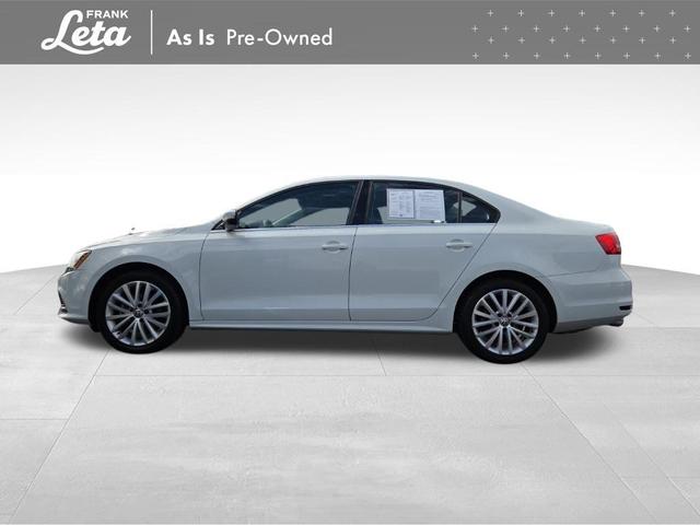 Photo of 2015 White Volkswagen Jetta