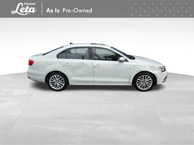 Photo of 2015 White Volkswagen Jetta