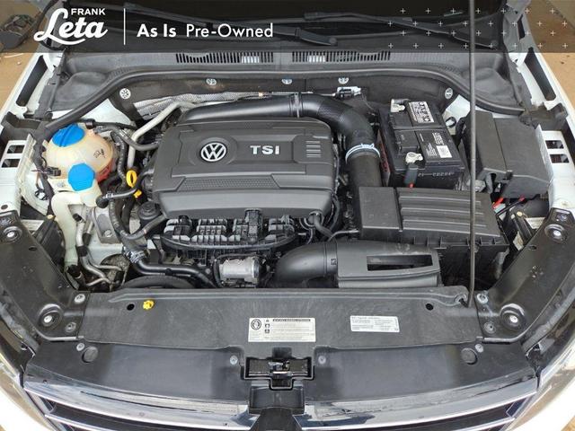 Photo of 2015 White Volkswagen Jetta