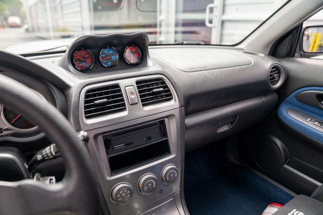 Photo of 2005 Crystal Gray Metallic Subaru Impreza