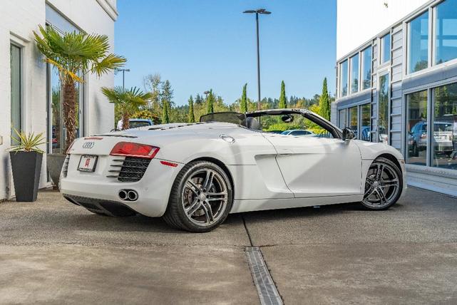 Photo of 2011 Ibis White Audi R8