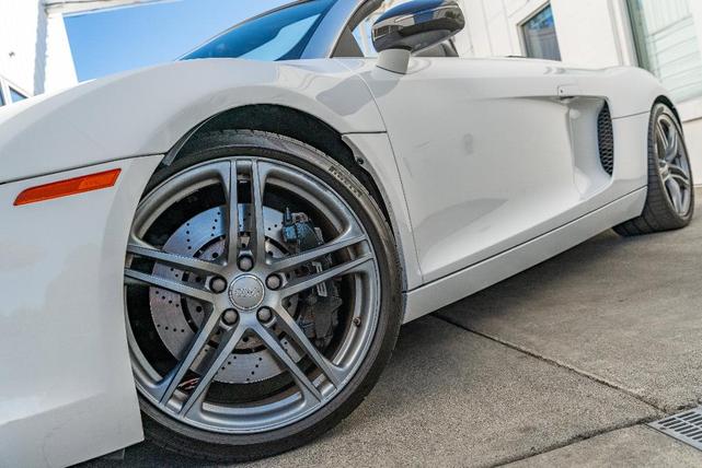 Photo of 2011 Ibis White Audi R8